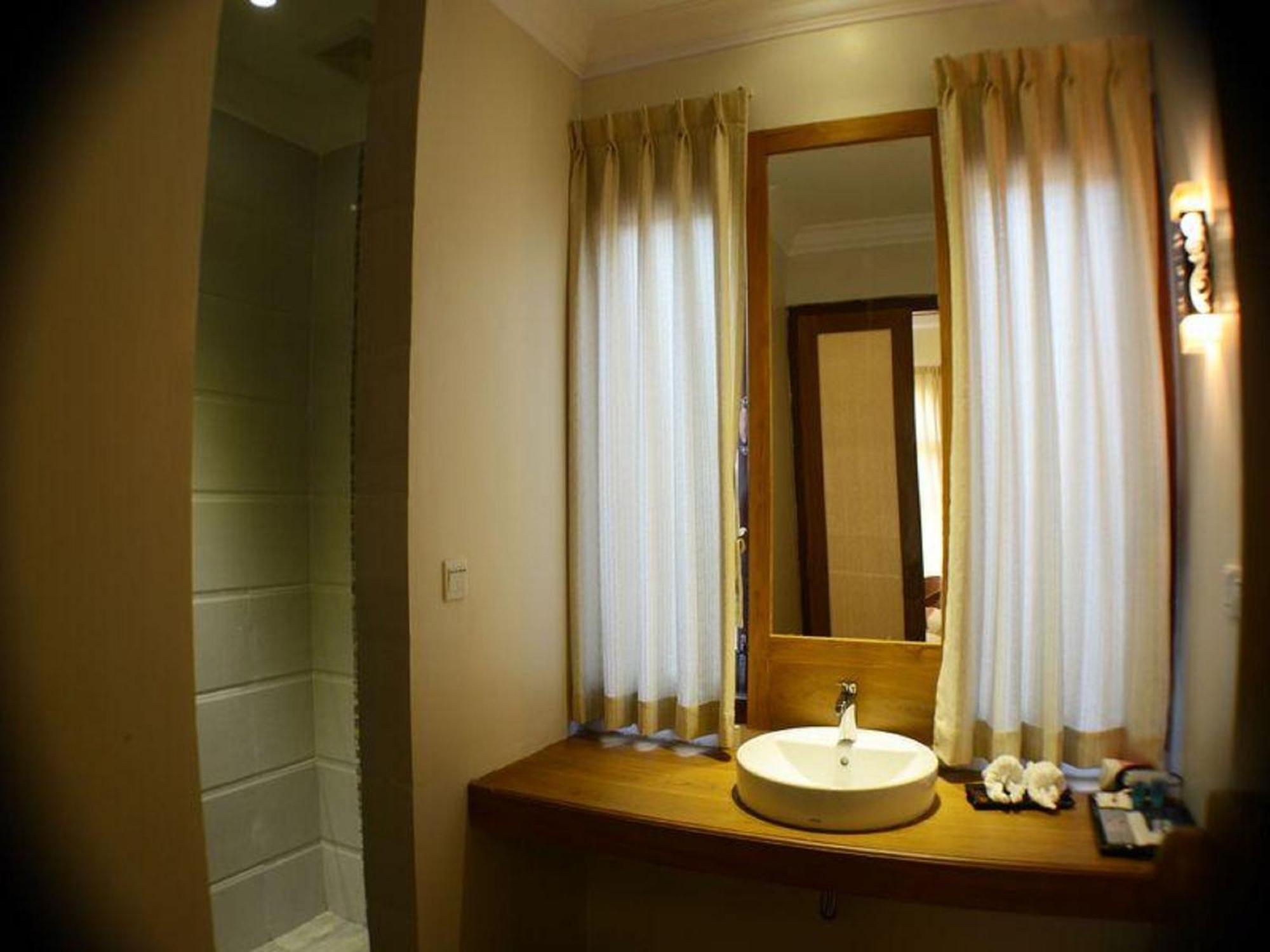 Manisanda Hotel باغان المظهر الخارجي الصورة